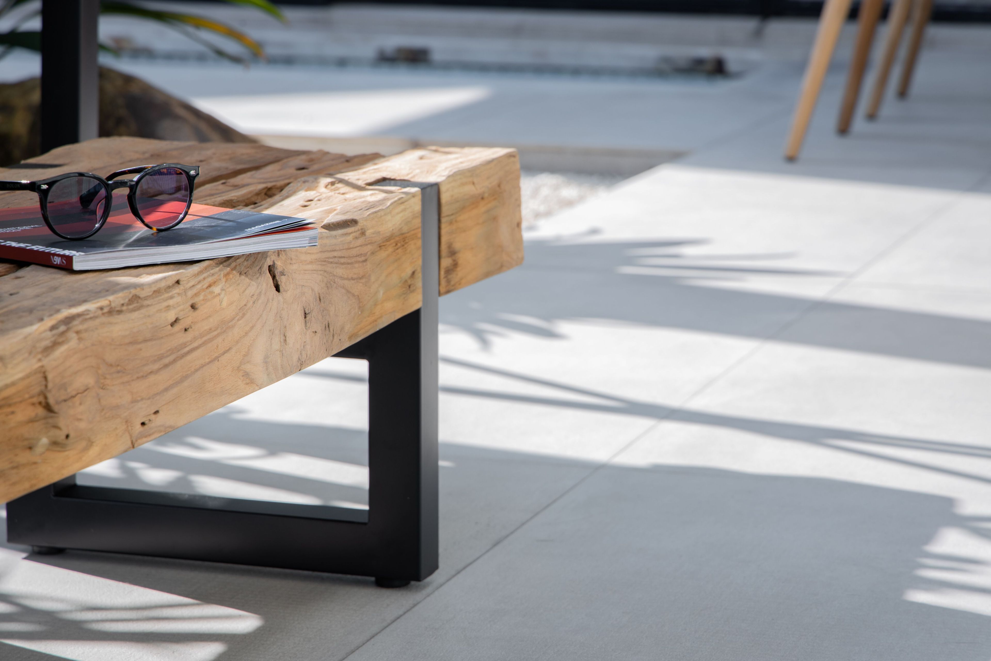 Низкий журнальный столик из тикового дерева cbdesign Sauvage ARCH-00060939 - Вид №2