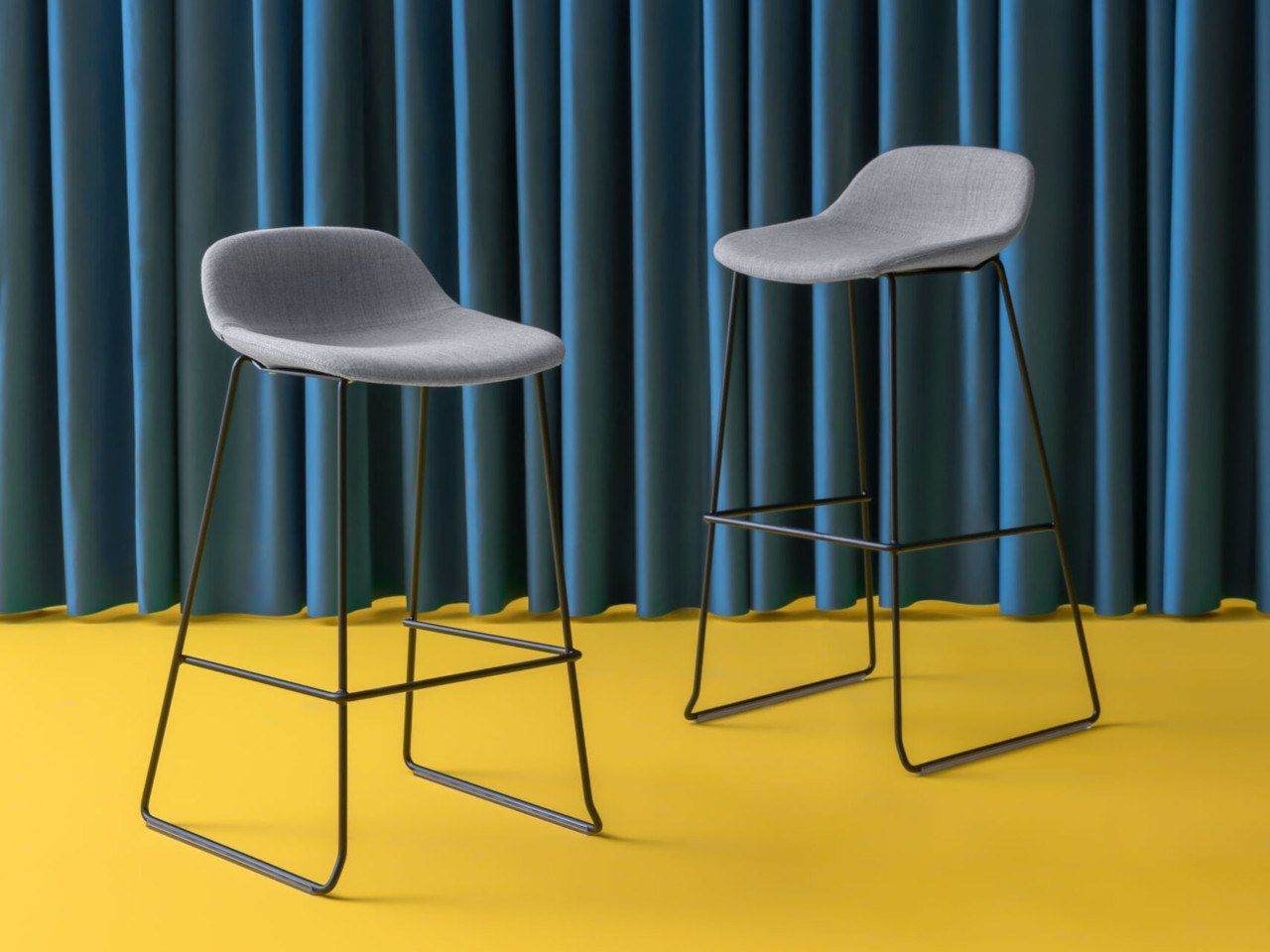 Полипропиленовый барный табурет с подставкой для ног Crassevig Pola ARCH-00133119 - Вид №2