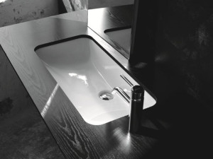 Керамическая прямоугольная встраиваемая раковина