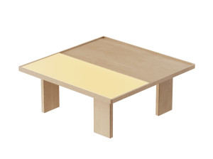 Квадратный журнальный столик из дерева и стекла