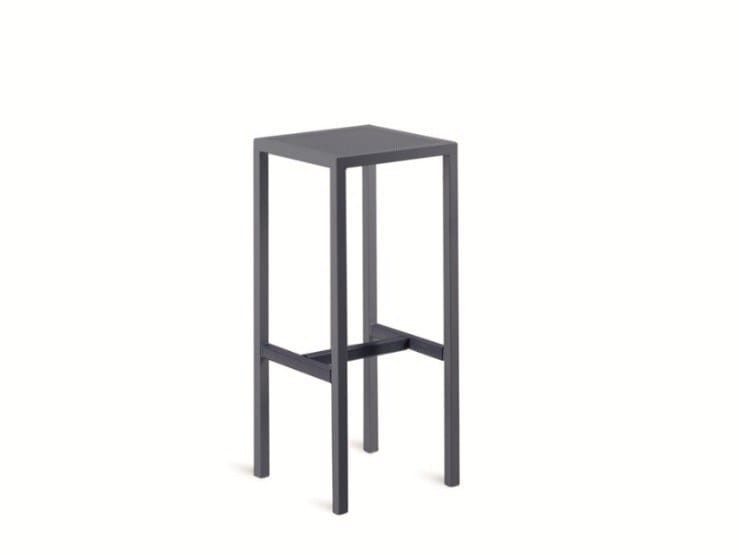 Высокий железный садовый стул с подставкой для ног Unopiù Конрад ARCH-00105531