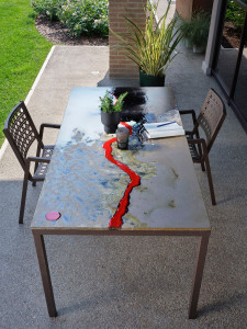 Прямоугольный стол из фаянса и нержавеющей стали