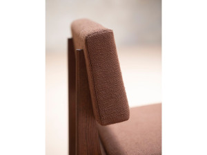 Тканевое кресло без подлокотников