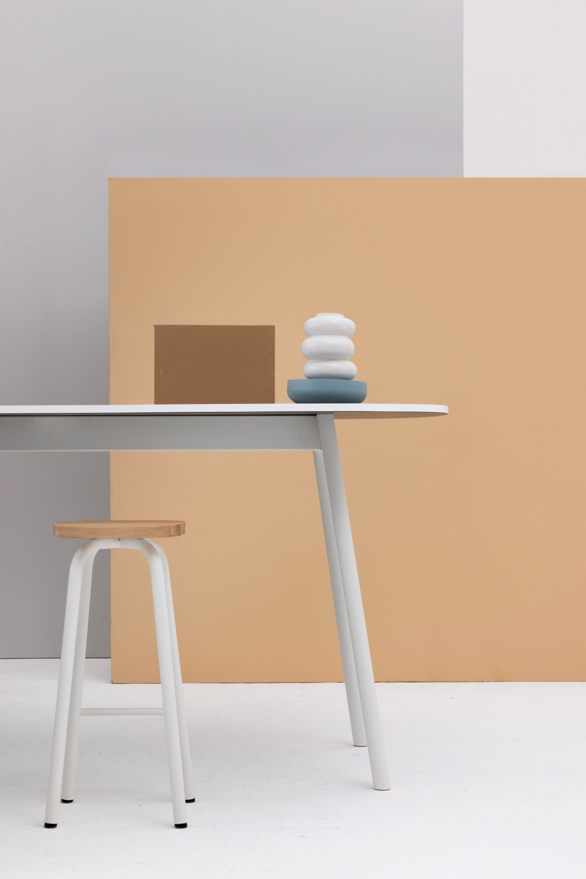 Стальной и деревянный табурет с подставкой для ног Cascando Pully ARCH-00021692 - Вид №1