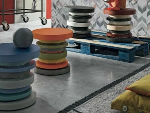 Gruppo Tomasella Круглый лакированный журнальный столик