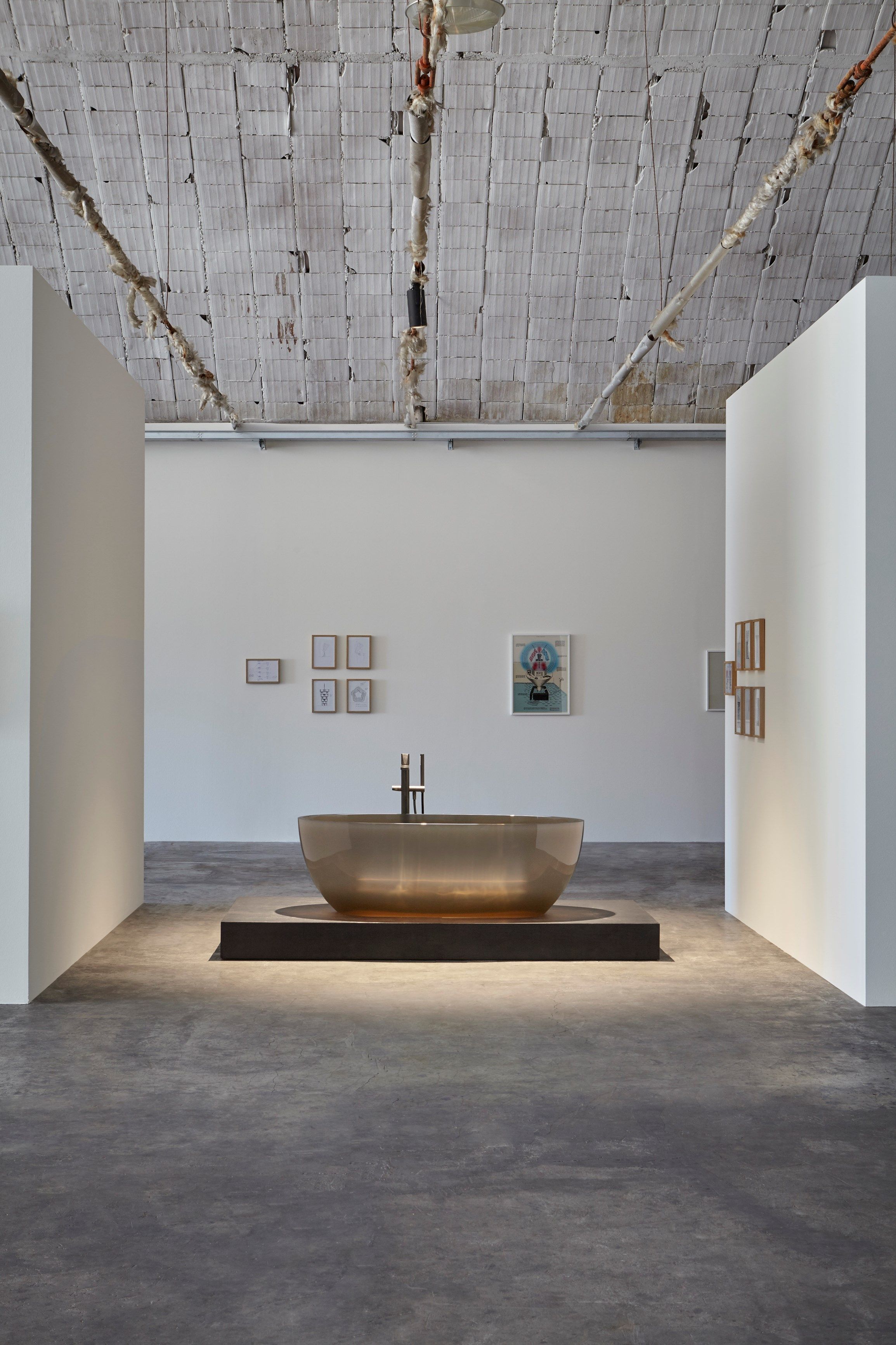 Овальная ванна в центре комнаты в Cristalmood® Antoniolupi REFLEX ARCH-00120140 - Вид №9