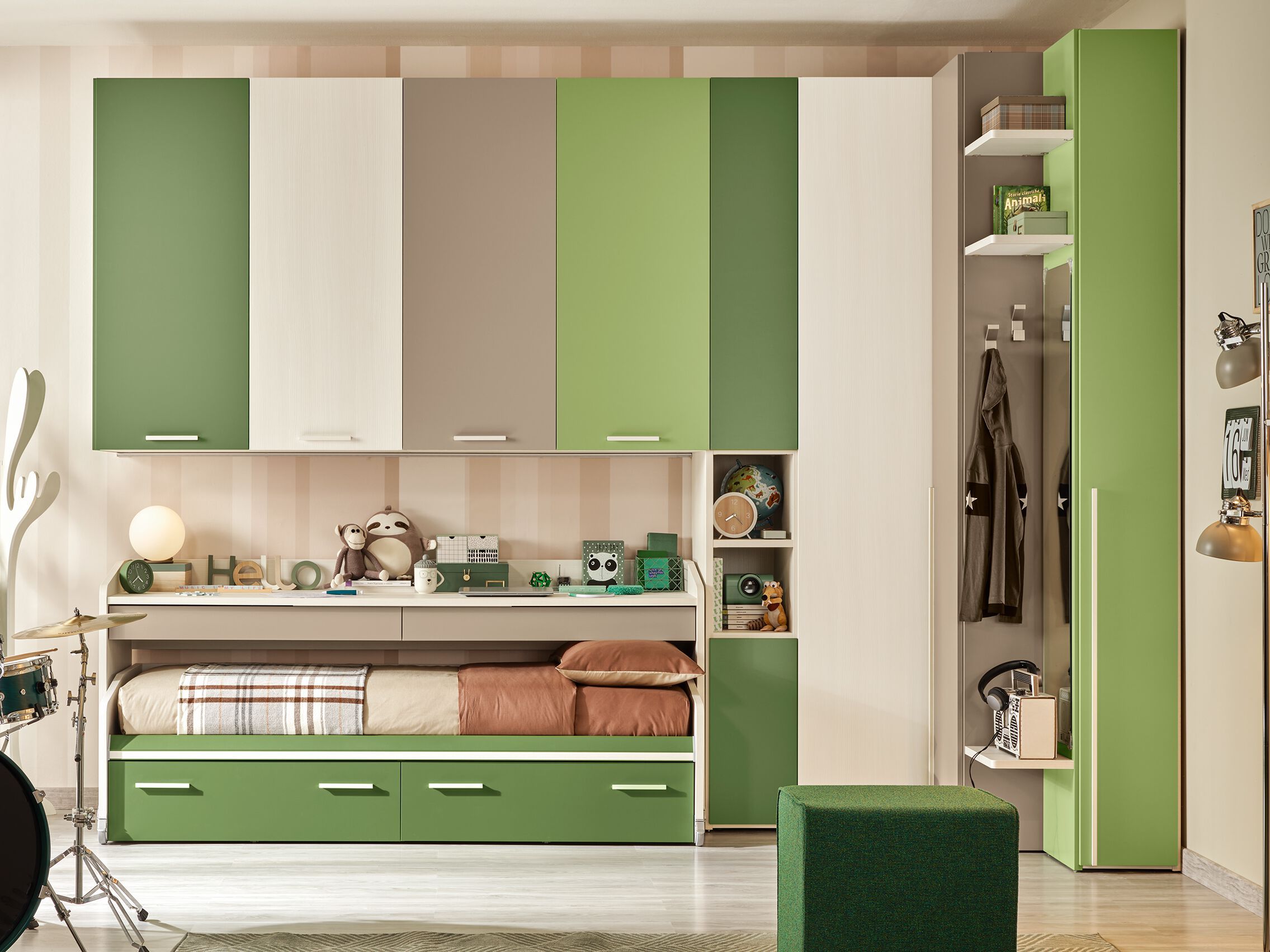 Спальня на палубе с кроватью и письменным столом на колесах Moretti Compact KC418 ARCH-00065920