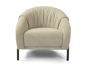 Тканевое кресло с подлокотниками