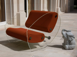 Кресло с подлокотниками