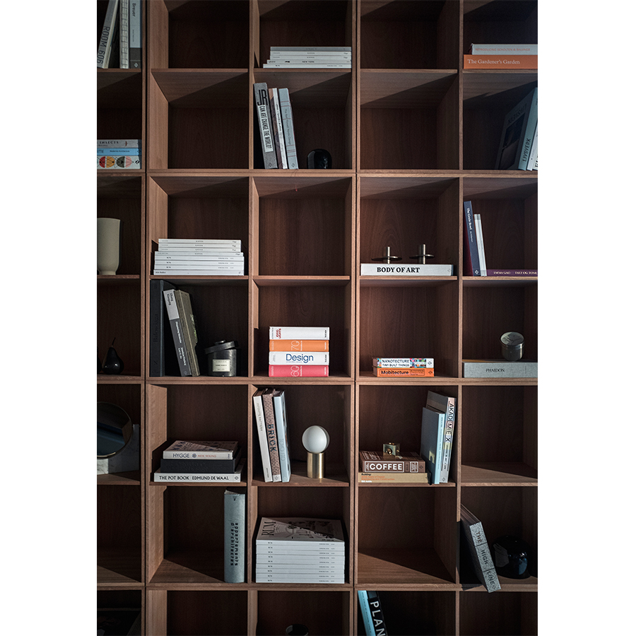 1750839 MENU Настольная лампа с розеткой  - Вид №3