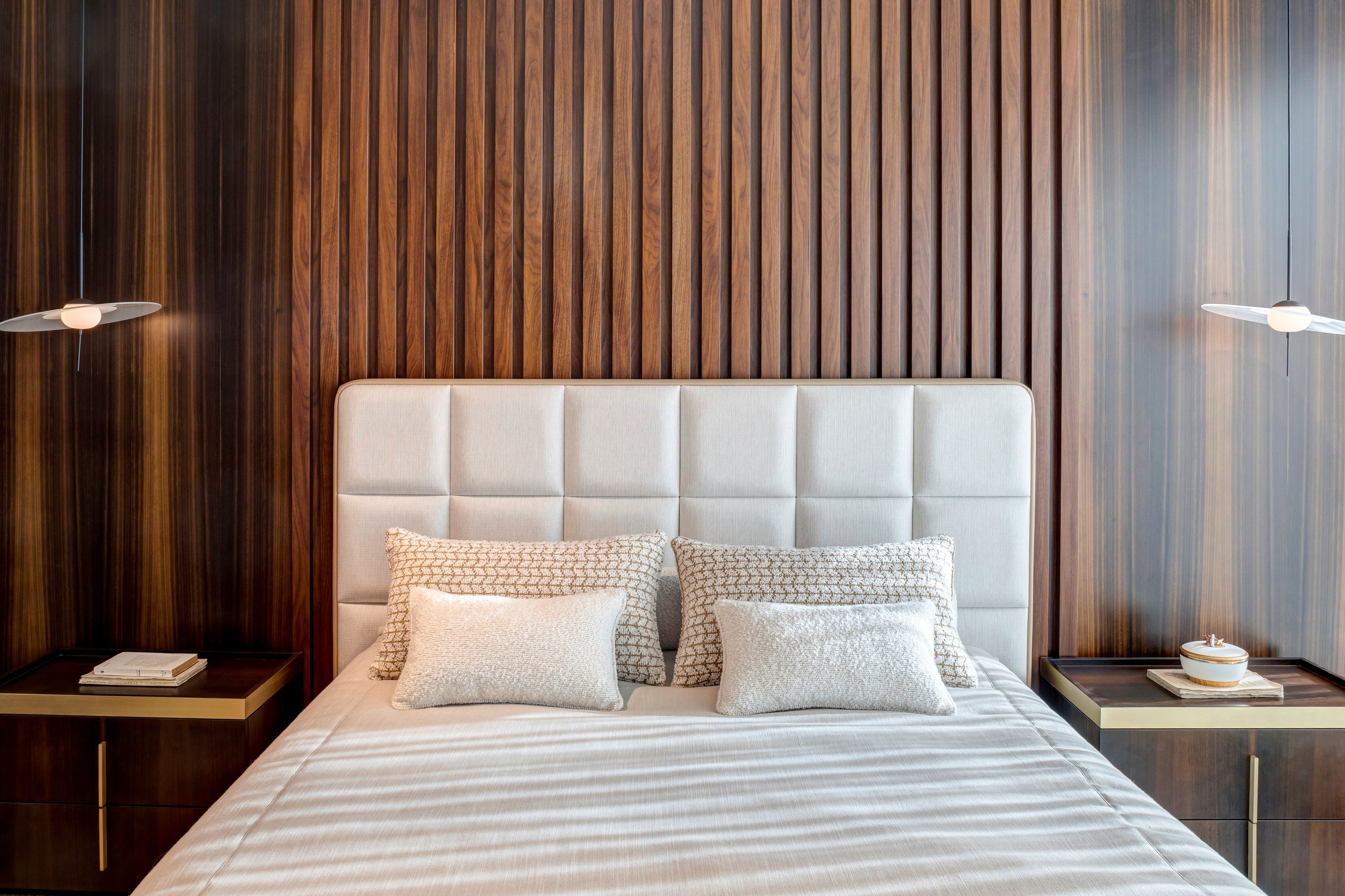 Бархатная двуспальная кровать с мягким изголовьем Stylish Club Мадрид ARCH-00147357 - Вид №7