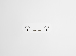 Двойная поликарбонатная электрическая розетка с USB