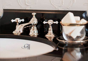 Gentry Home Смеситель для раковины от центра к центру 2 отверстия под смеситель 200 мм Chelsea Темный никель GH102274 - Вид №1