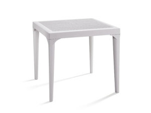 Квадратный стол из полипропилена