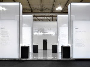 Алюминиевая и тканевая система для отделки стенда