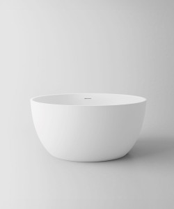 Круглая ванна в центре комнаты в Tecnoblu