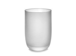 Стеклянный стакан со льдом