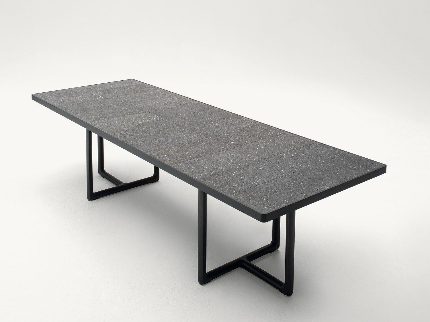 Садовый стол с натуральным лавовым верхом Paola Lenti ARCH-00068492