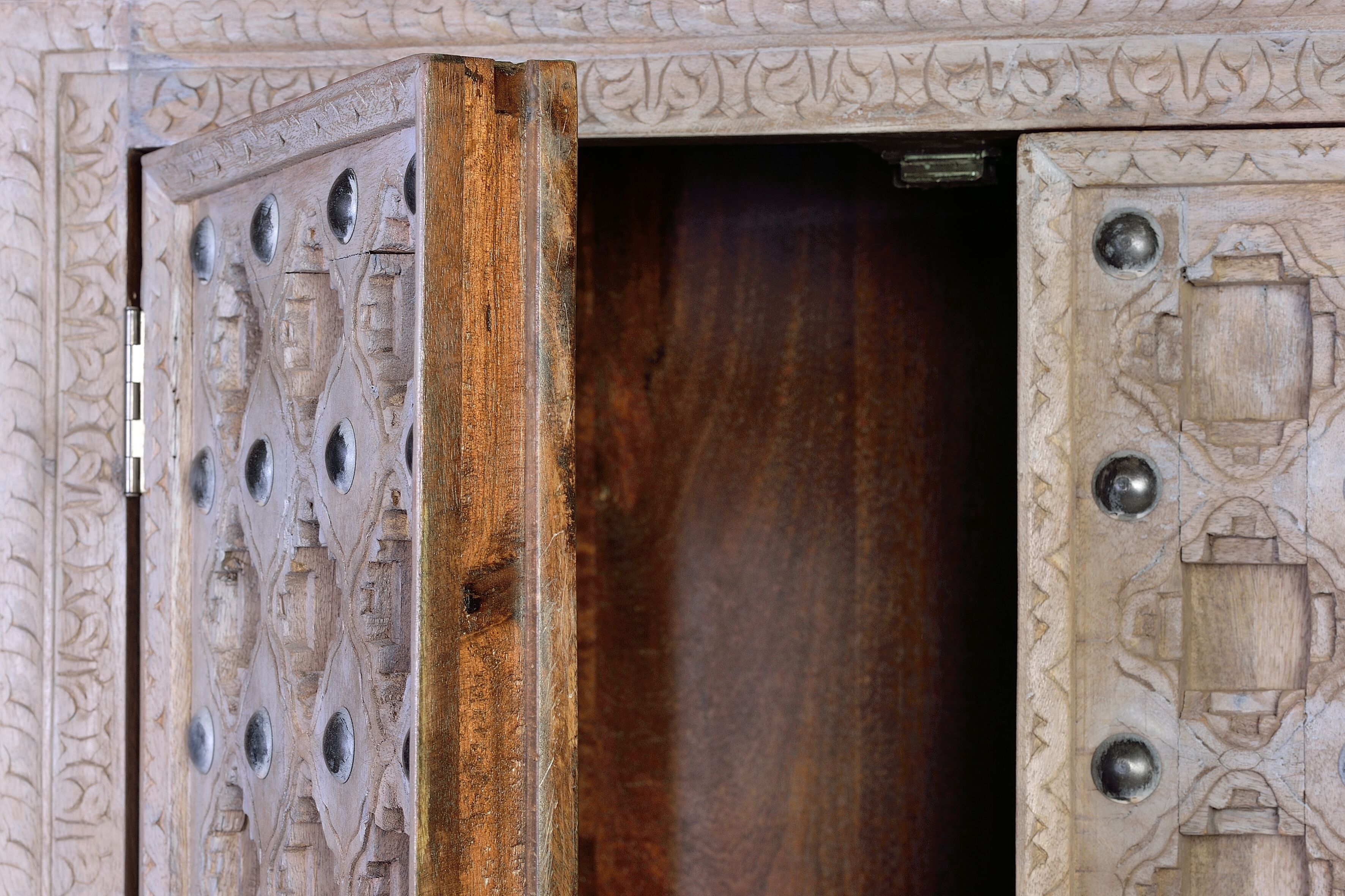 Шкаф из манго Giner y Colomer Bakhra Natural ARCH-00093402 - Вид №2