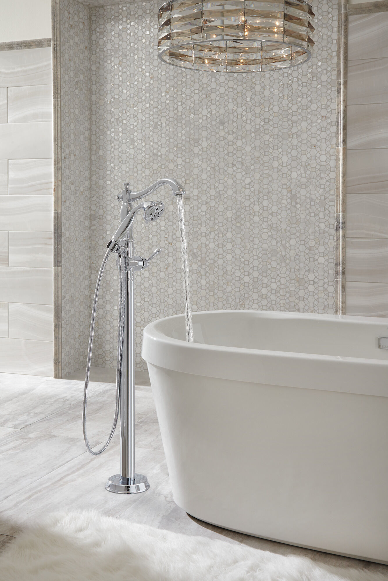 Отдельностоящая ванна 68 x 36 дюймов со встроенным сливом и переливом Delta Faucet Synergy B14416-6836-WH - Вид №13