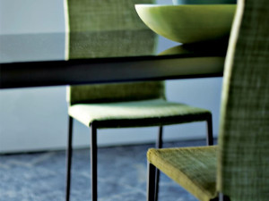 Стул с высокой спинкой