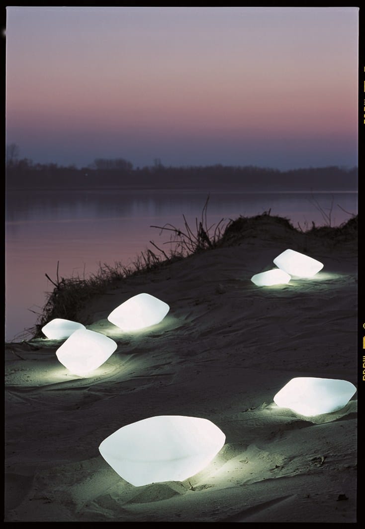 Полиэтиленовая светодиодная наружная настольная лампа Oluce Stones of glass ARCH-00104620 - Вид №2