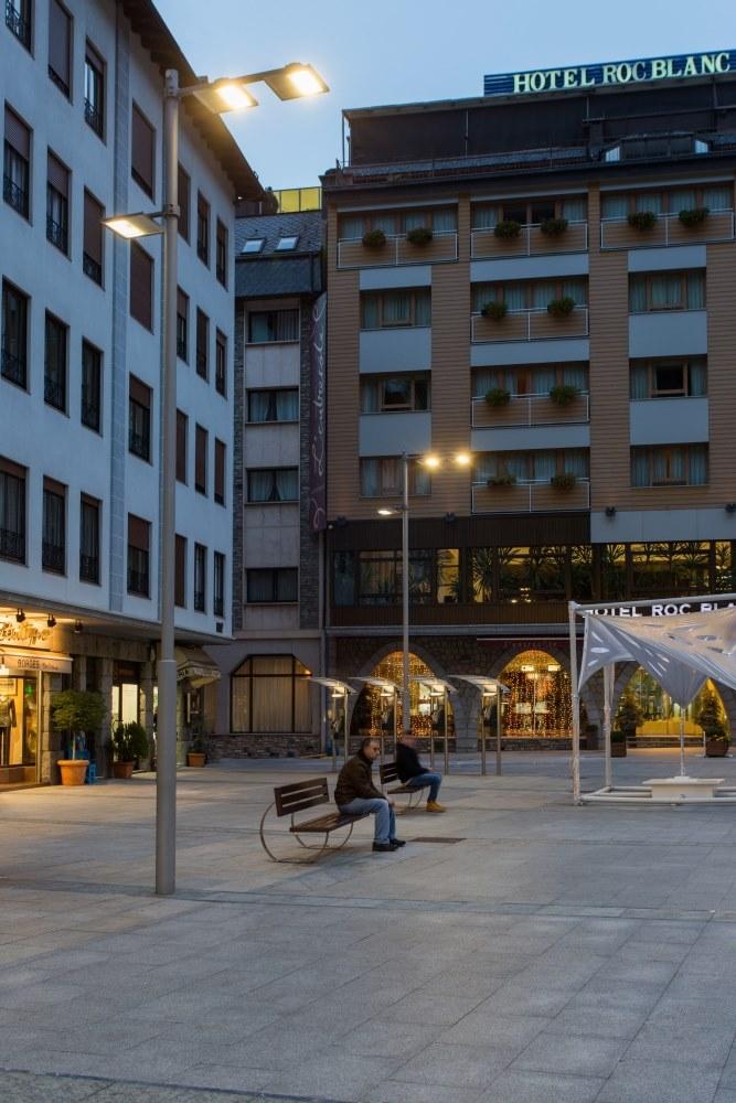 iGuzzini Светодиодная головка полюса из литого под давлением алюминия Ufo sun-id-1408737 - Вид №1