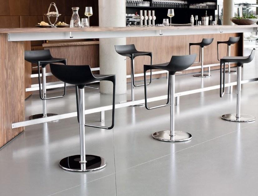 Wiesner-Hager Регулируемый по высоте барный стул из полиуретана с подставкой для ног Macao 2250 - Вид №2