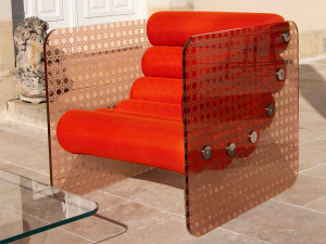 Кресло с подлокотниками