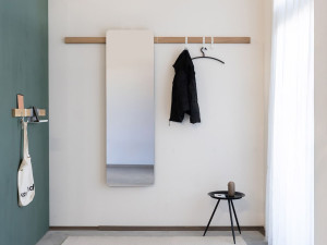 Деревянная секционная прихожая с настенным зеркалом