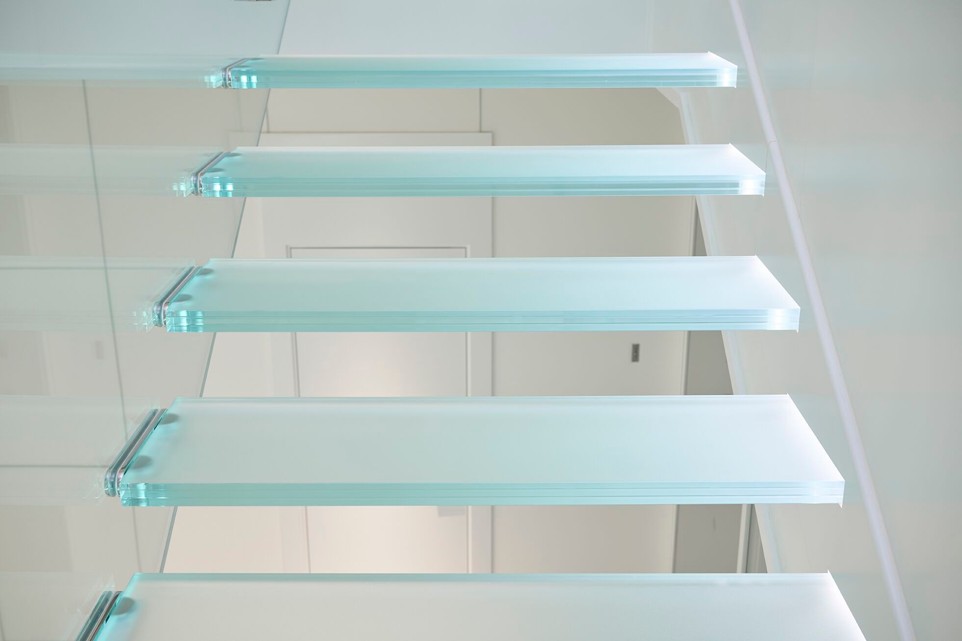 Стеклянная лестница со светодиодной подсветкой Siller Treppen Mistral ARCH-00150550 - Вид №2