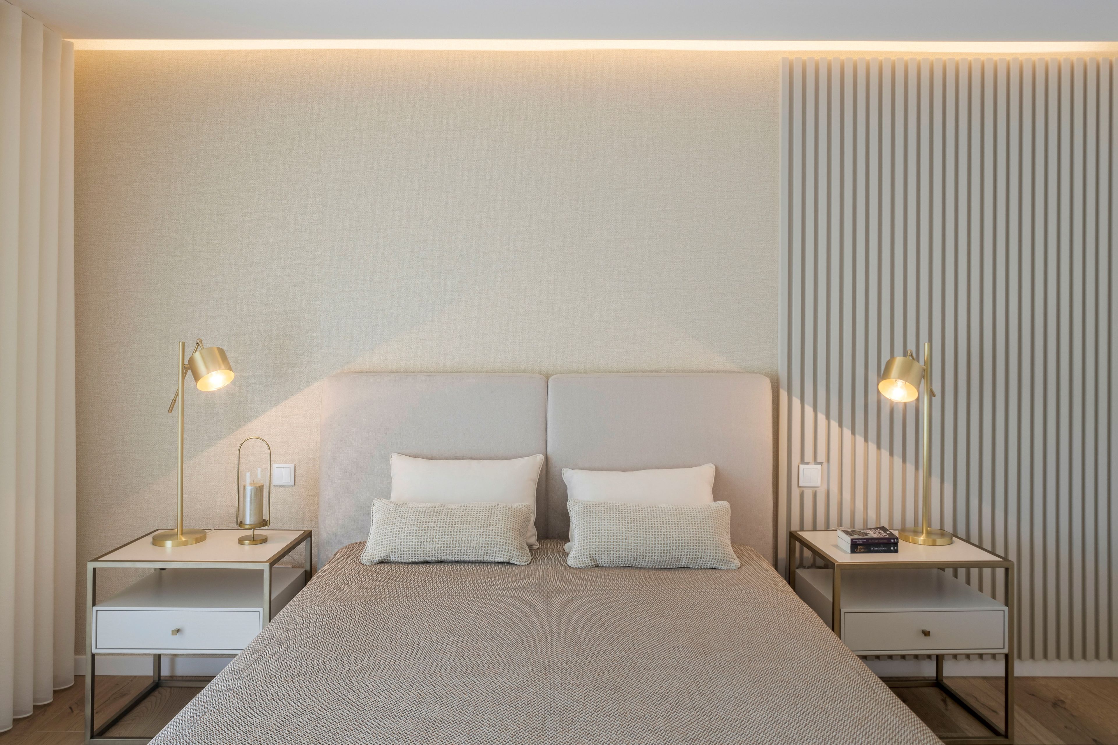 Прямоугольная прикроватная тумбочка из шпона с ящиками Stylish Club мост ARCH-00103665 - Вид №9