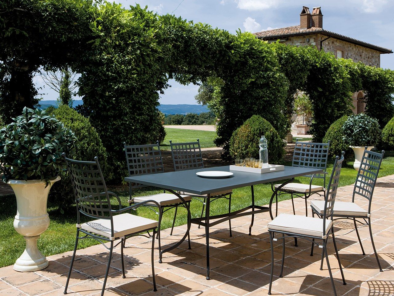 Металлический штабелируемый садовый стул с подлокотниками Vermobil ARCH-00086577 - Вид №2