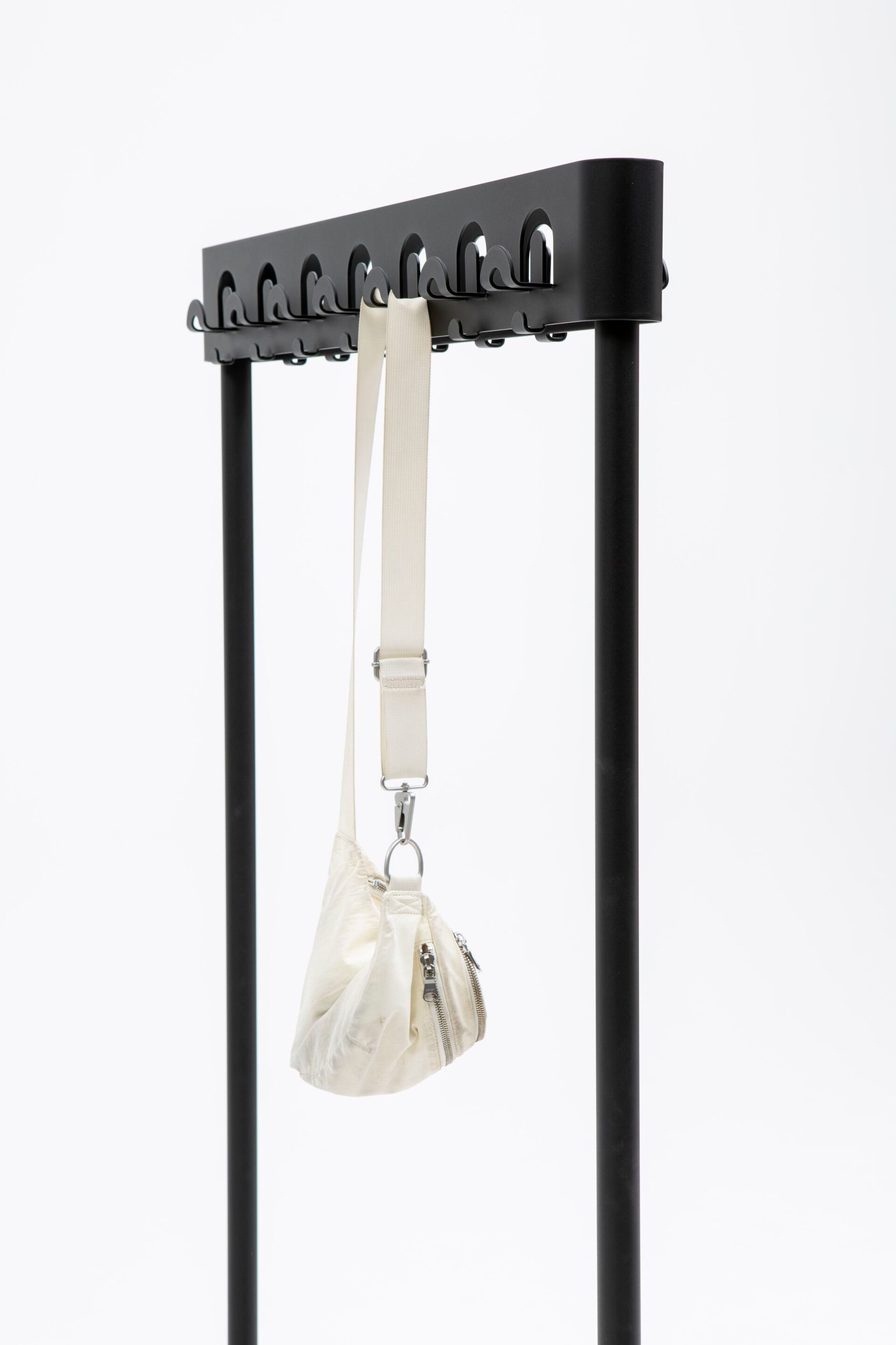 Стальная напольная вешалка с порошковым покрытием Cascando Flow ARCH-00006301