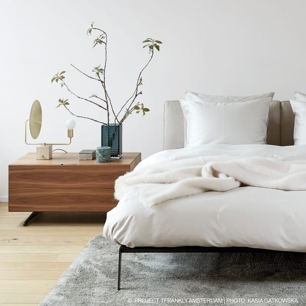 Прямоугольная прикроватная тумбочка из орехового дерева с ящиками Flexform перо ARCH-00005727 - Вид №1