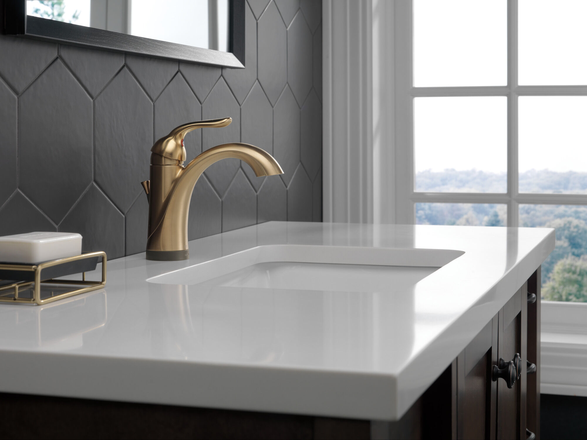 538T-CZ-DST Смеситель для ванной с одной ручкой с технологией Touch2O.xt® Delta Faucet Lahara Шампанское бронза  - Вид №7