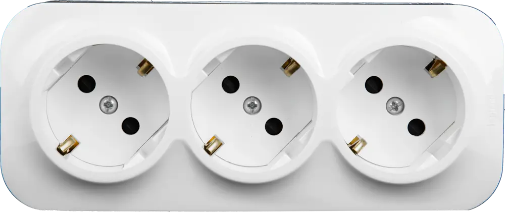 Тройная розетка Legrand Quteo с защитными шторками для открытого монтажа 84793457