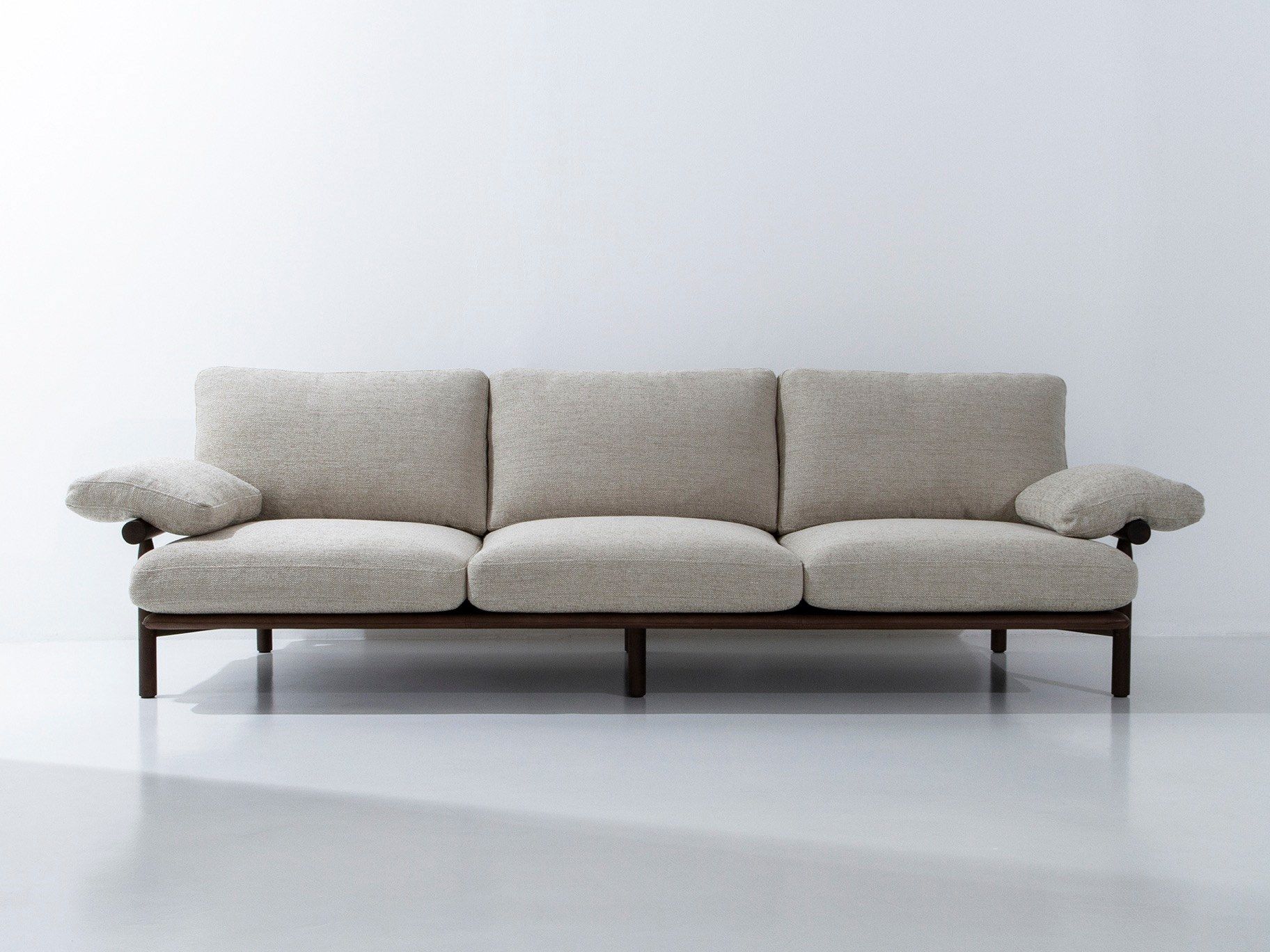 3-местный тканевый диван District Eight Stilt ARCH-00091284