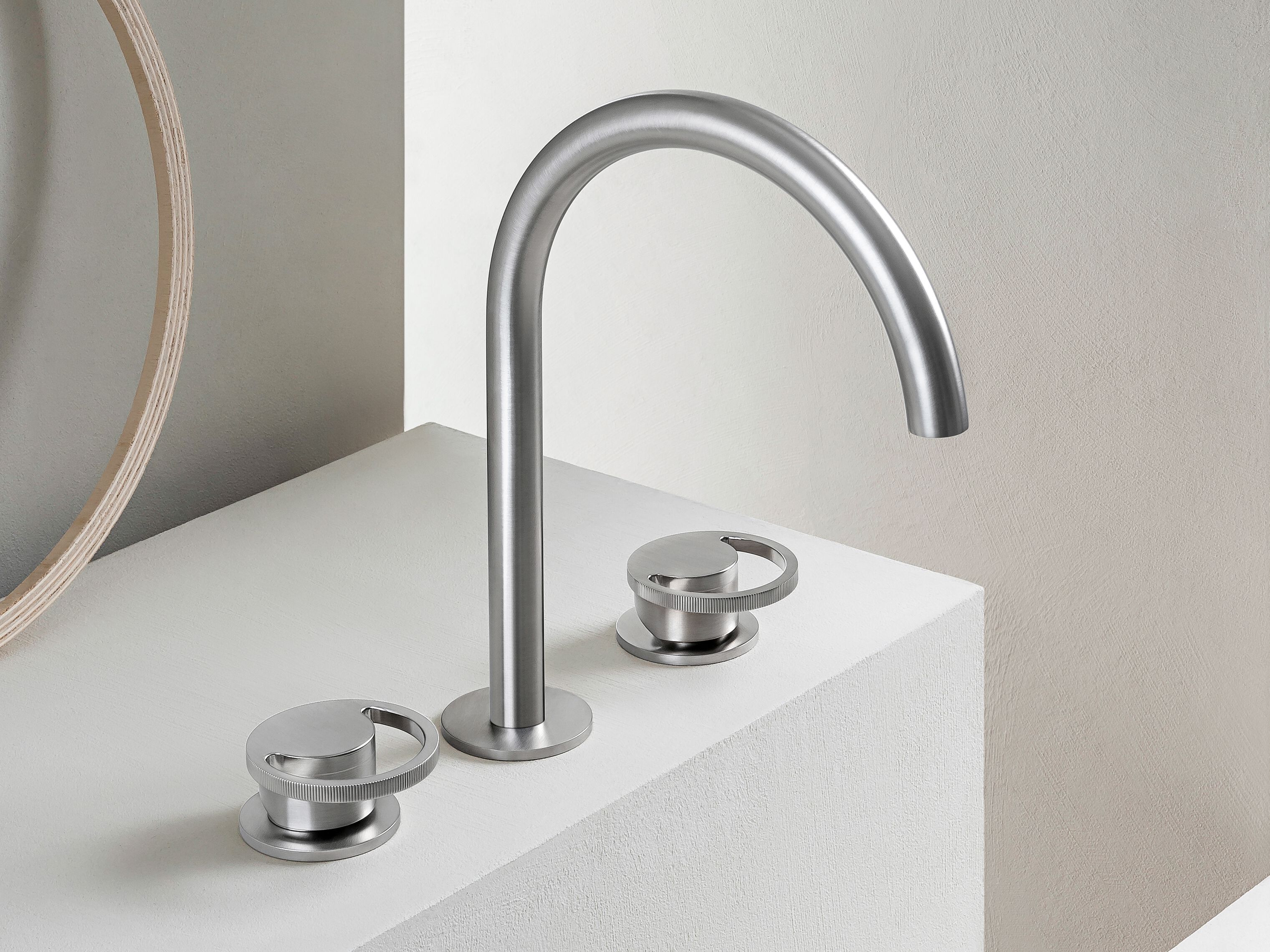 Смеситель для раковины с 3 отверстиями QD Magistro Lab Smile ARCH-00130037 - Вид №1