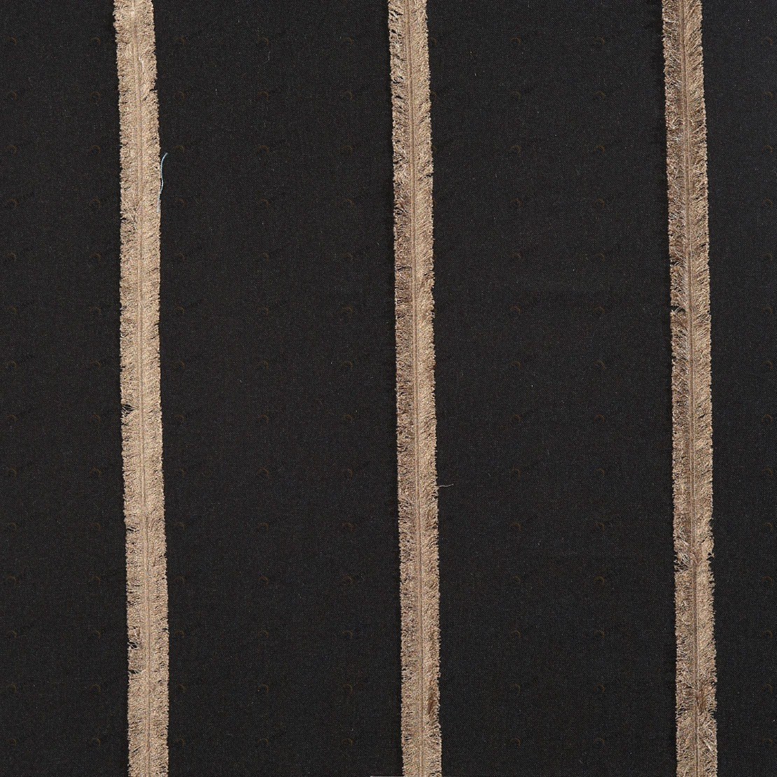 Рулон обоев COCOON CCN19689208. Основа вышивка Casadeco