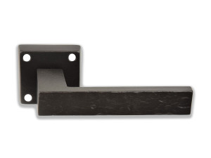 Бронзовая ручка на розетке