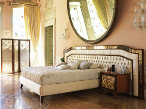 Двуспальная кровать из ткани с капитонным изголовьем