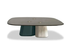 Стеклянный низкий квадратный журнальный столик