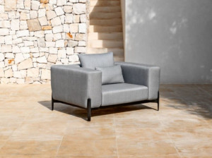 Тканевое садовое кресло с подлокотниками