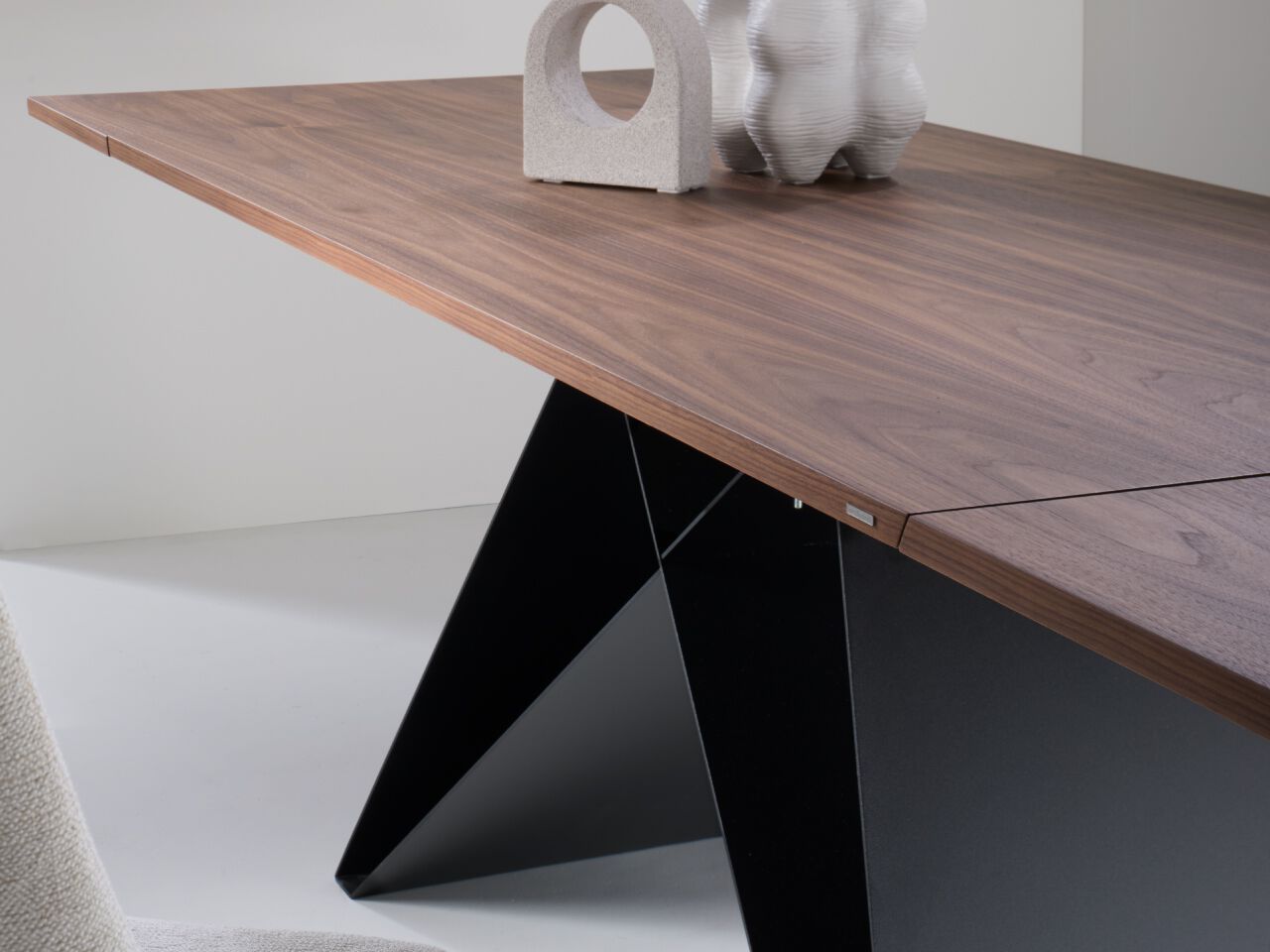 Выдвижной деревянный стол со скульптурным основанием Julia Italia ATLANTIS ARCH-00140387 - Вид №5