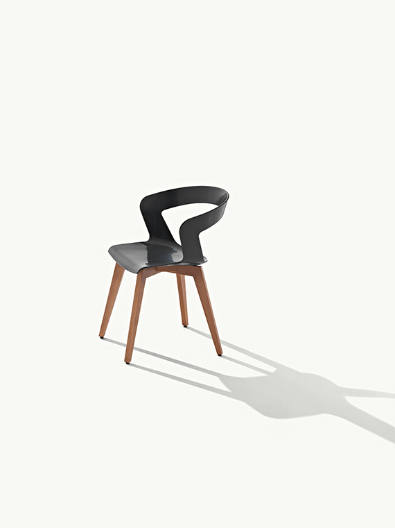 Ibis 139 Кресло на 4 ножках, каркас из древесины бука. Оболочка из технополимера. Et al. Ibis