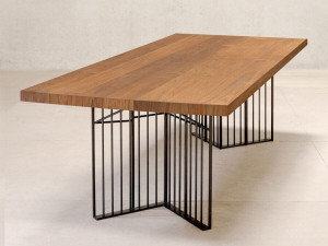 Прямоугольный обеденный стол из стали и дерева