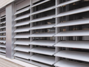 Поворотные алюминиевые жалюзи