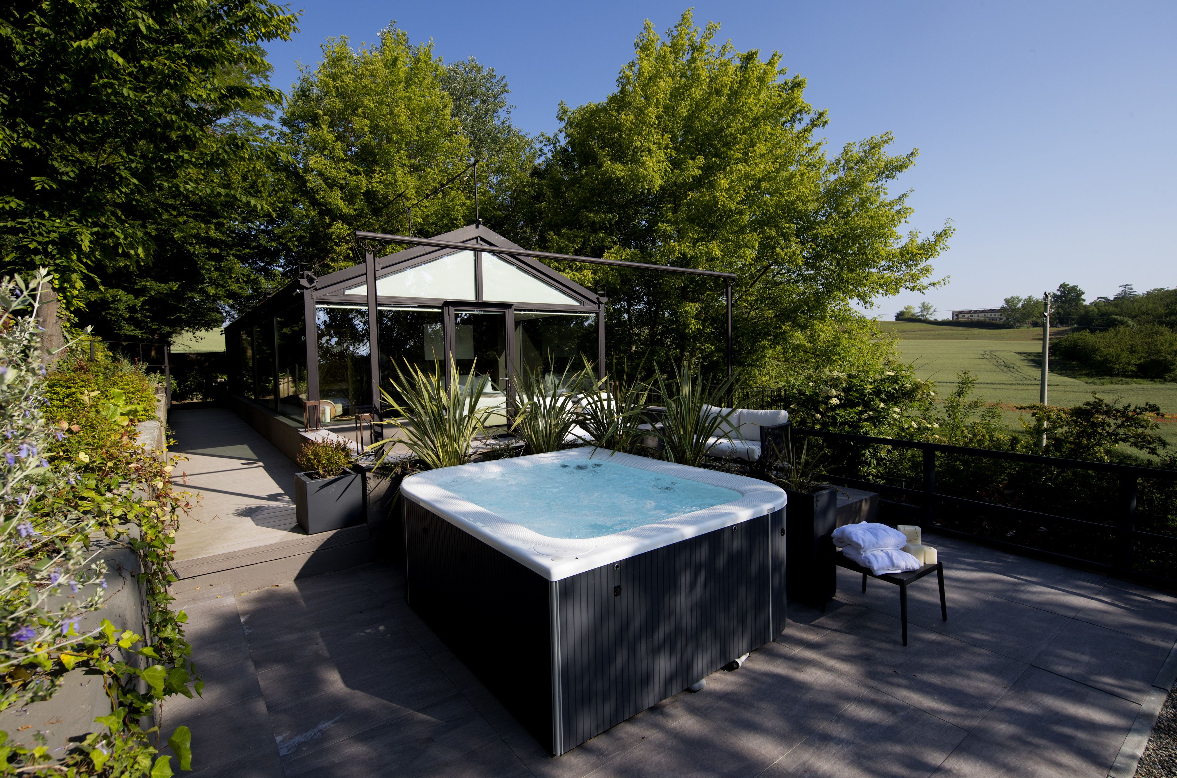 Прямоугольная акриловая мини-чаша с гидромассажем для наружного применения Jacuzzi® Virtus ARCH-00032691 - Вид №2