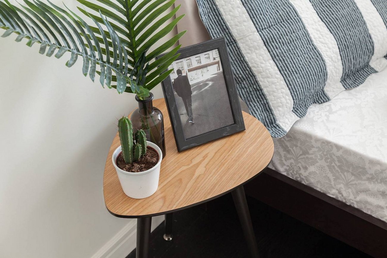 Кофейный столик с деревянными ножками и темно-коричневым кантом "Капля" WOODI  00-3966513 Беленый дуб;бежевый;коричневый  - Вид №2